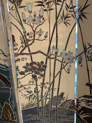 A Chinese polychrome lacquered wooden eight-panel folding screen with a pond scene, 19/20th C. — photo 33