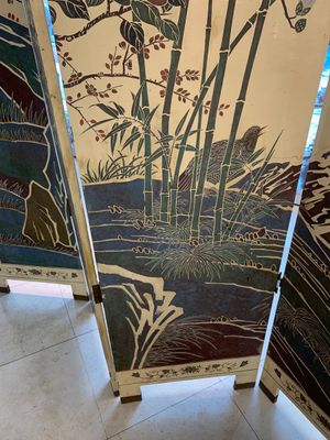 A Chinese polychrome lacquered wooden eight-panel folding screen with a pond scene, 19/20th C. — photo 34