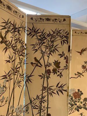 A Chinese polychrome lacquered wooden eight-panel folding screen with a pond scene, 19/20th C. — photo 35