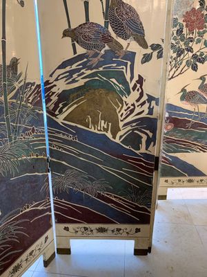 A Chinese polychrome lacquered wooden eight-panel folding screen with a pond scene, 19/20th C. — photo 37