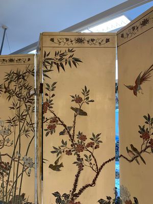 A Chinese polychrome lacquered wooden eight-panel folding screen with a pond scene, 19/20th C. — photo 38