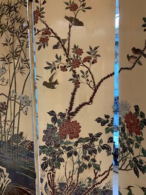 A Chinese polychrome lacquered wooden eight-panel folding screen with a pond scene, 19/20th C. — photo 39