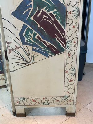 A Chinese polychrome lacquered wooden eight-panel folding screen with a pond scene, 19/20th C. — photo 4