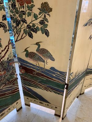 A Chinese polychrome lacquered wooden eight-panel folding screen with a pond scene, 19/20th C. — photo 43