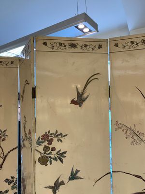 A Chinese polychrome lacquered wooden eight-panel folding screen with a pond scene, 19/20th C. — photo 44