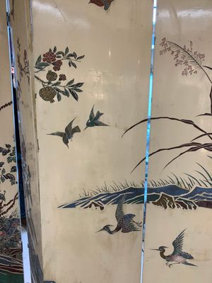 A Chinese polychrome lacquered wooden eight-panel folding screen with a pond scene, 19/20th C. — photo 45