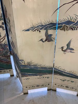 A Chinese polychrome lacquered wooden eight-panel folding screen with a pond scene, 19/20th C. — photo 46