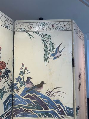 A Chinese polychrome lacquered wooden eight-panel folding screen with a pond scene, 19/20th C. — photo 5