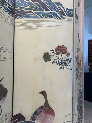 A Chinese polychrome lacquered wooden eight-panel folding screen with a pond scene, 19/20th C. — photo 6