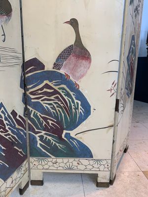 A Chinese polychrome lacquered wooden eight-panel folding screen with a pond scene, 19/20th C. — photo 7