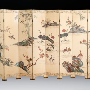 A Chinese polychrome lacquered wooden eight-panel folding screen with a pond scene, 19/20th C. — photo 1