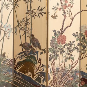 A Chinese polychrome lacquered wooden eight-panel folding screen with a pond scene, 19/20th C. — photo 12