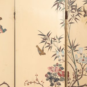 A Chinese polychrome lacquered wooden eight-panel folding screen with a pond scene, 19/20th C. — photo 13