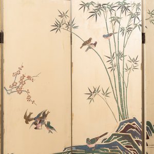 A Chinese polychrome lacquered wooden eight-panel folding screen with a pond scene, 19/20th C. — photo 7