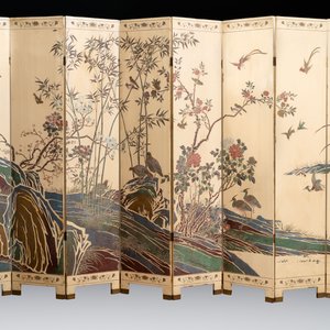 A Chinese polychrome lacquered wooden eight-panel folding screen with a pond scene, 19/20th C. — photo 10