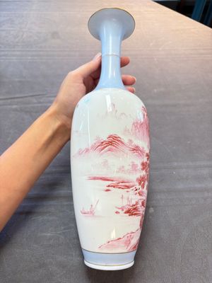 A Chinese polychrome 'landscape' eggshell vase, signed Liu Huan 劉煥, Jing De Zhen Zhi 景德鎮制 mark, dated 2006 — foto 4