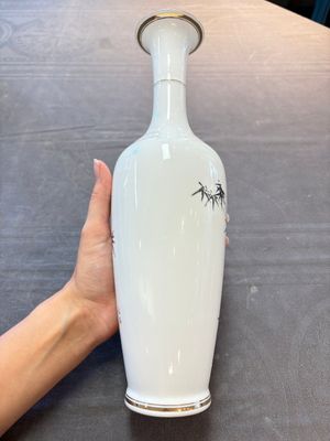 A Chinese polychrome 'peacock and bamboo' eggshell vase, signed Yuan Qing 元清, Jing De Zhen Zhi 景德鎮制 mark, 20th C. — photo 3