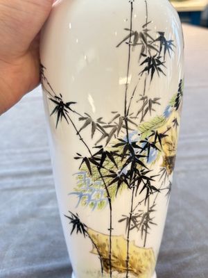 A Chinese polychrome 'peacock and bamboo' eggshell vase, signed Yuan Qing 元清, Jing De Zhen Zhi 景德鎮制 mark, 20th C. — photo 8