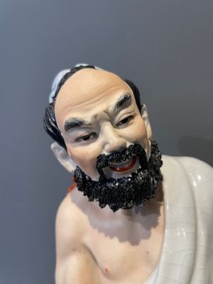 A Chinese polychrome sculpture of a lumberjack, Jingdezheng mark, 20th C. — 照片 1