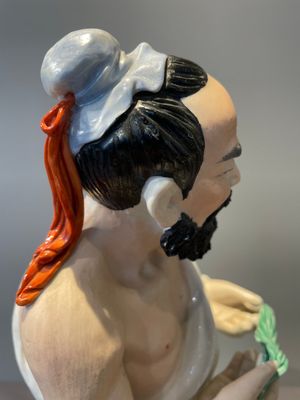 A Chinese polychrome sculpture of a lumberjack, Jingdezheng mark, 20th C. — 照片 6