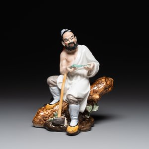 A Chinese polychrome sculpture of a lumberjack, Jingdezheng mark, 20th C. — 照片 1