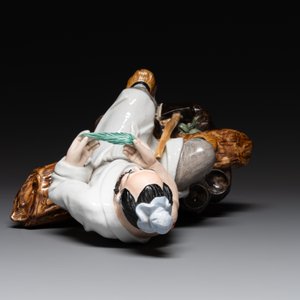 A Chinese polychrome sculpture of a lumberjack, Jingdezheng mark, 20th C. — 照片 6