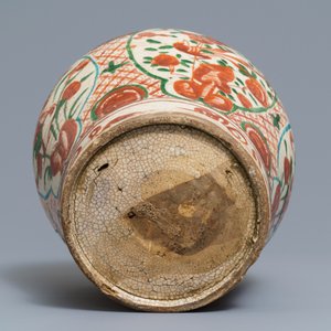 A Chinese polychrome Swatow jar, Ming — photo 6