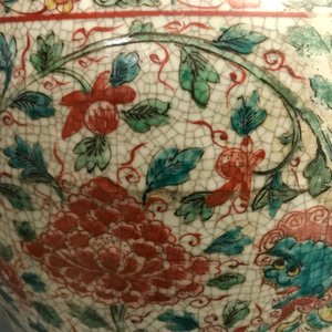 A Chinese polychrome Swatow jar with Buddhist lions among peony scrolls, Ming — photo 17