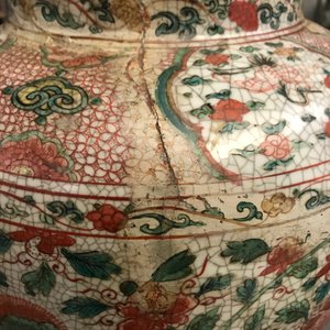 A Chinese polychrome Swatow jar with Buddhist lions among peony scrolls, Ming — photo 19