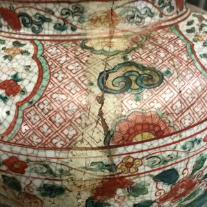 A Chinese polychrome Swatow jar with Buddhist lions among peony scrolls, Ming — photo 21