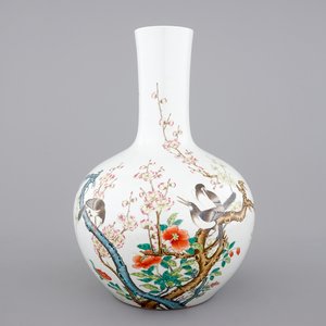 A Chinese polychrome tianqu ping bottle vase decorated with birds on a branch, 19th C. — 照片 1