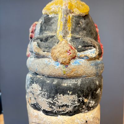 A Chinese polychromed carved stone head on a stand — photo 3