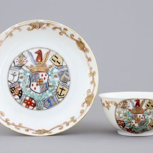 A Chinese porcelain armorial cup and saucer with Van Reverhorst coat of arms, Qianlong, ca. 1745 — photo 1