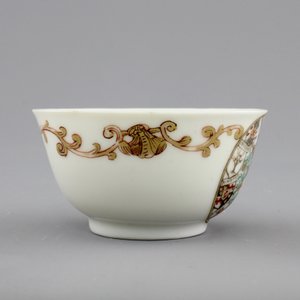 A Chinese porcelain armorial cup and saucer with Van Reverhorst coat of arms, Qianlong, ca. 1745 — photo 7