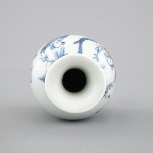 A Chinese porcelain blue and underglaze red vase with a playing boy, 19/20th C — 照片 6