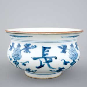 Un brûle parfum en porcelaine de Chine bleu et blanc, fin de la Dynastie Ming — photo 2