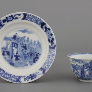 A Chinese porcelain blue and white cup and saucer with a "Rotterdam Riot" decor, Kangxi — 照片 1