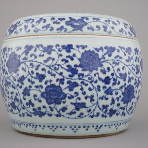 Blauw en witte cilindervormige kom met deksel in Chinees porselein met lotusversiering, 19e-20e eeuw — foto 4
