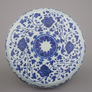 Blauw en witte cilindervormige kom met deksel in Chinees porselein met lotusversiering, 19e-20e eeuw — foto 8