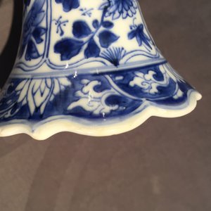 A Chinese porcelain blue and white double gourd vase with butterflies, Kangxi, ca. 1700 — photo 8