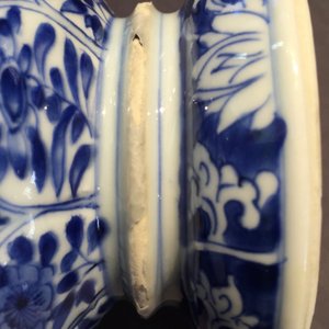 A Chinese porcelain blue and white double gourd vase with butterflies, Kangxi, ca. 1700 — photo 9