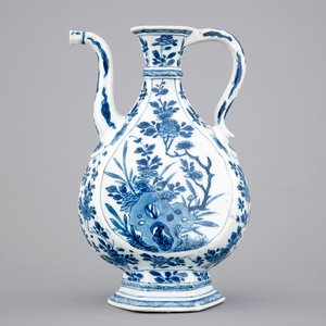 A Chinese porcelain blue and white ewer for the Islamic market, Kangxi, ca. 1700 — photo 1