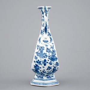 A Chinese porcelain blue and white ewer for the Islamic market, Kangxi, ca. 1700 — photo 2