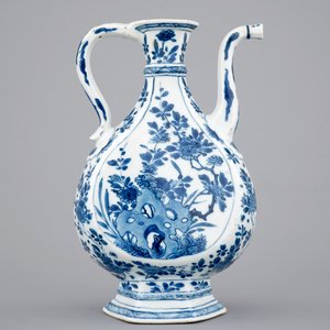 A Chinese porcelain blue and white ewer for the Islamic market, Kangxi, ca. 1700 — photo 3