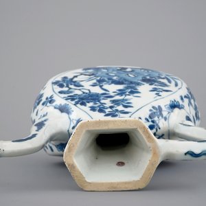 A Chinese porcelain blue and white ewer for the Islamic market, Kangxi, ca. 1700 — photo 5