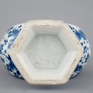 A Chinese porcelain blue and white ewer for the Islamic market, Kangxi, ca. 1700 — photo 6