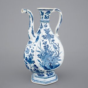 A Chinese porcelain blue and white ewer for the Islamic market, Kangxi, ca. 1700 — photo 7