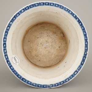 A Chinese porcelain blue and white jardiniere on stand, Qing dynasty — 照片 6