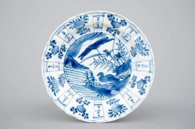 Une assiette en porcelaine de Chine de type "kraak", époque Wan-Li, Dynastie Ming
