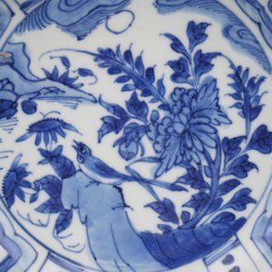 A Chinese porcelain blue and white Ming dynasty Wan-Li klapmuts bowl, 16th C. — 照片 3
